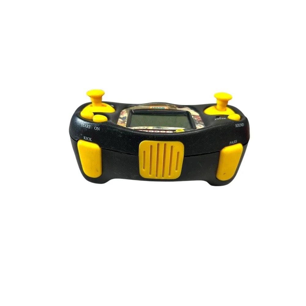 Vintage Handheld‎ Electronic SOCCER WONDERTREATS game 1998 Quest